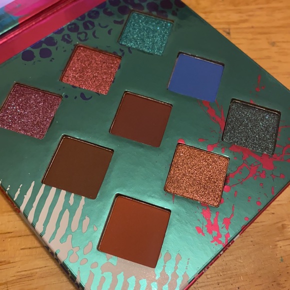 Hank & Henry Living in Color Eyeshadow Palette - Picture 1 of 5